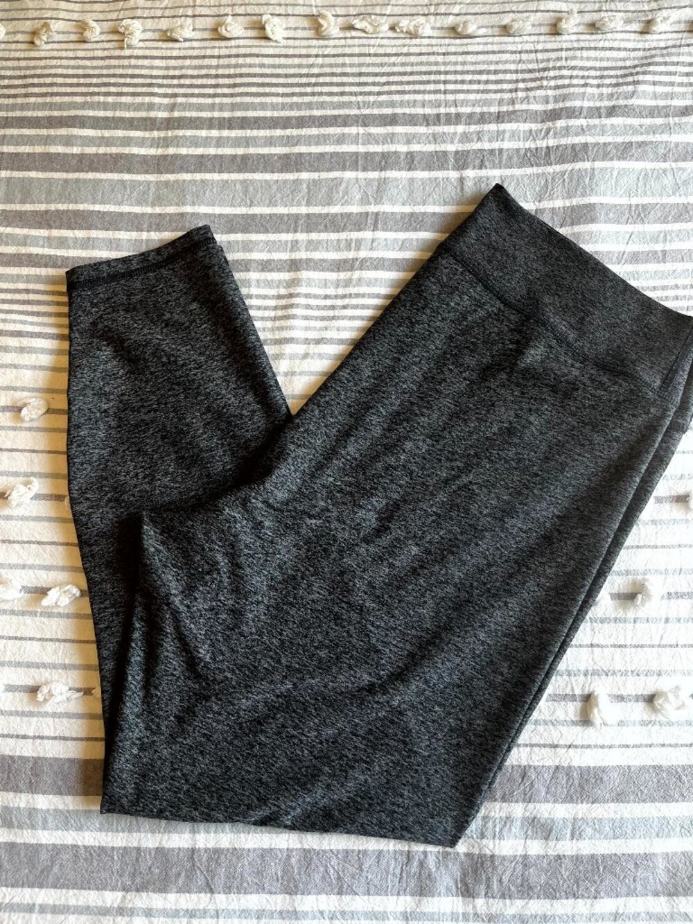 Old Navy Active Cloud+ Go-Dry Mid Rise Heather Gray Leggings in XL